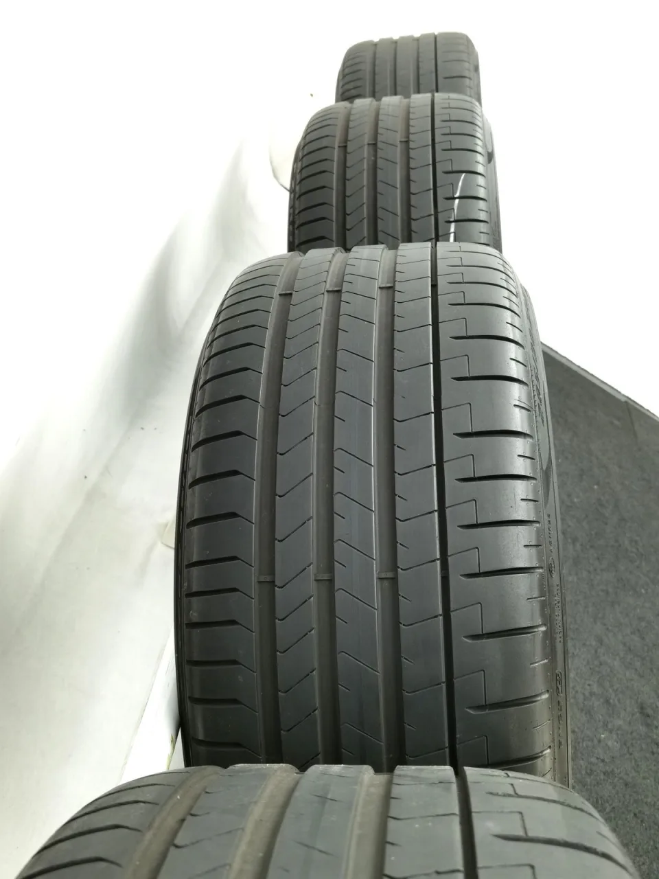 22 Zoll Audi 5-V-Speichen-Struktur Anthrazit glänzend, glanzgedreht Sommerräder / Pirelli P-Zero PZ4 (AO) PNCS 285/30 R22 – Bild 3