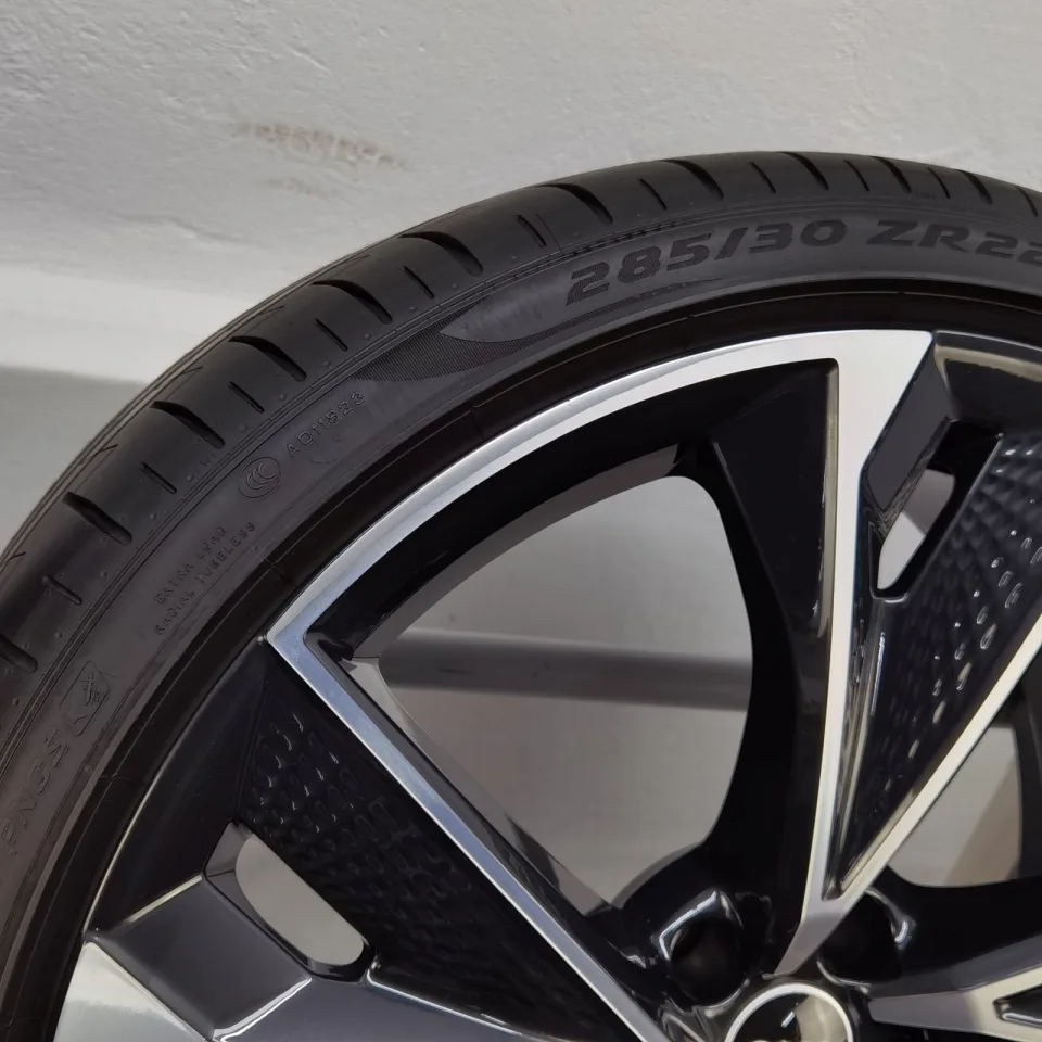 22 Zoll Audi 5-V-Speichen-Struktur Anthrazit glänzend, glanzgedreht Sommerräder / Pirelli P-Zero PZ4 (AO) PNCS 285/30 R22 – Bild 10
