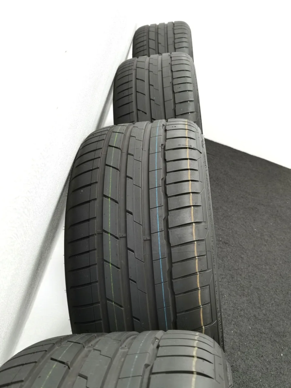 22 Zoll Audi 5-V-Speichen-Struktur Anthrazit glänzend, glanzgedreht Sommerräder / Hankook Ventus S1 evo3 (soundabsorber) (AO) 285/30 R22 – Bild 2