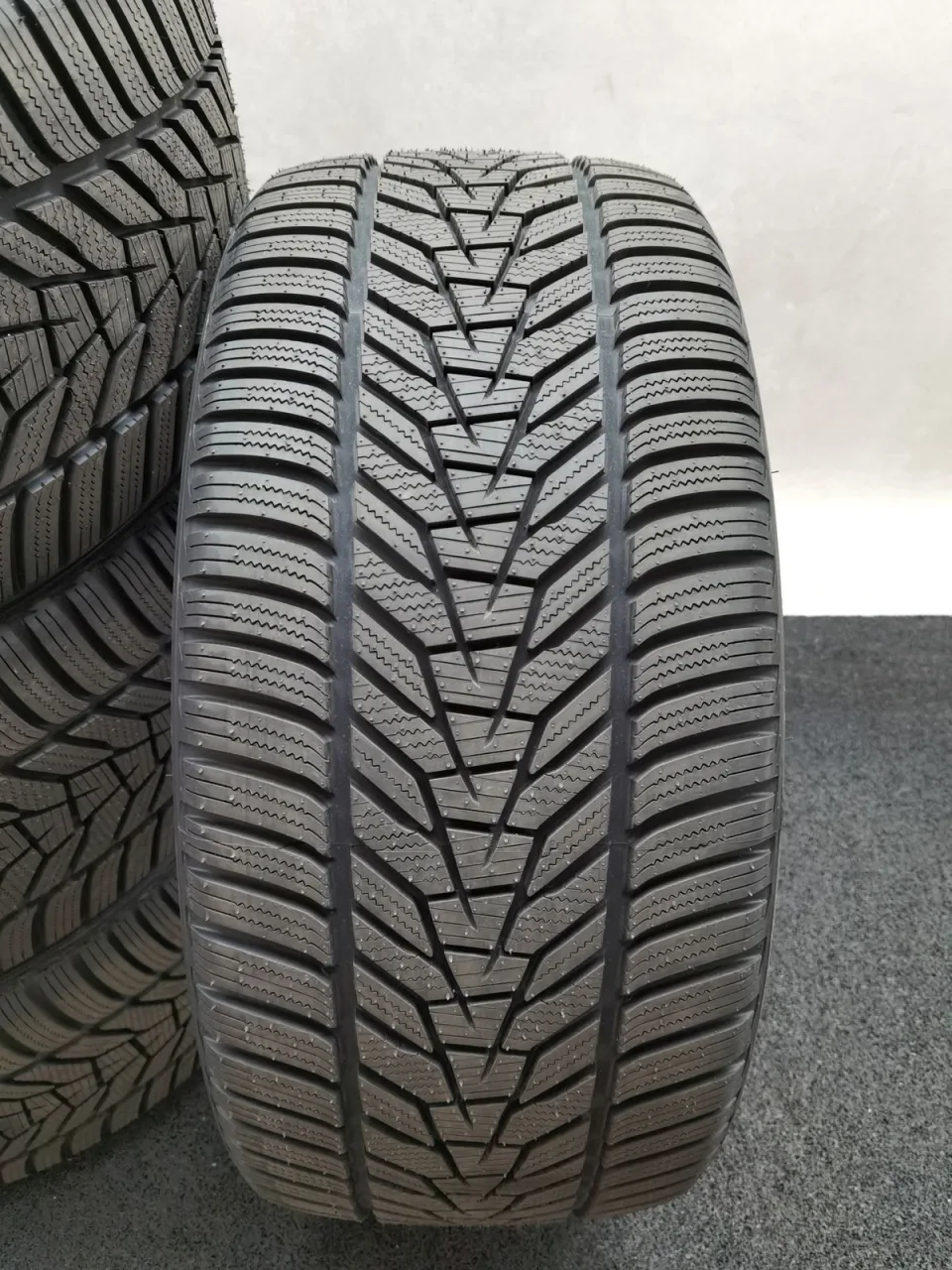 Hankook Winter i*cept evo3 275/35 R21 Winterreifen – Bild 3