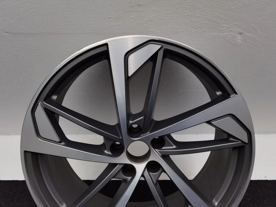 21 Zoll Audi 5-Arm-Trapezoid Titan matt, glanzgedreht Alufelge – Bild 2