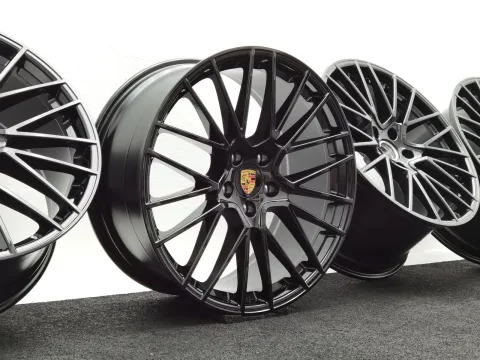 22 Zoll Porsche RS Spyder Design Schwarz glänzend Alufelgen