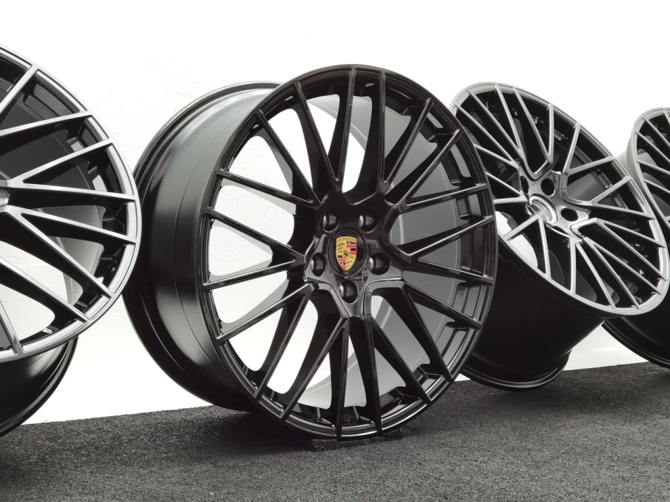 22 Zoll Porsche RS Spyder Design Schwarz glänzend Alufelgen – Bild 1