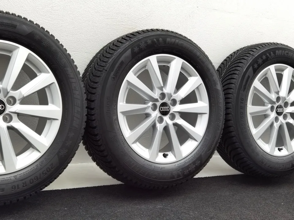 16 Zoll Audi 10-Speichen Silber Winterräder / Michelin Alpin 5 AO 205/60 R16 – Bild 1