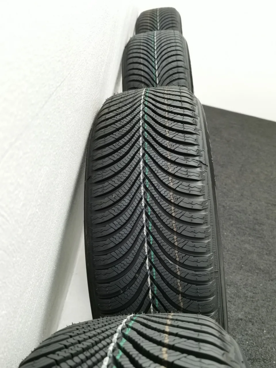 16 Zoll Audi 10-Speichen Silber Winterräder / Michelin Alpin 5 AO 205/60 R16 – Bild 2
