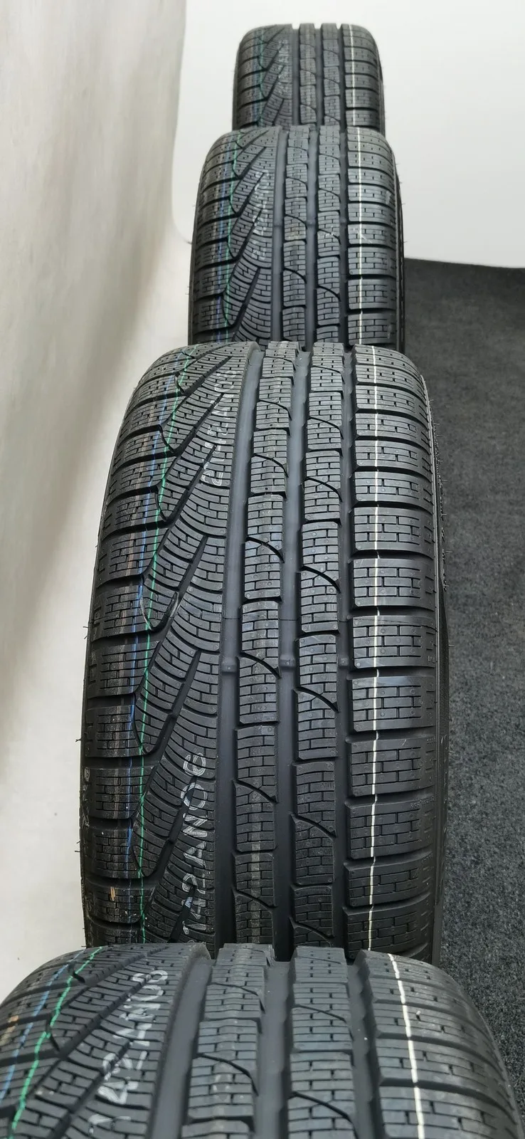 19 Zoll Audi 10-Speichen-Stern Silber Winterräder / Pirelli Winter 240 Sottozero Serie II AO 235/40 R19 – Bild 2