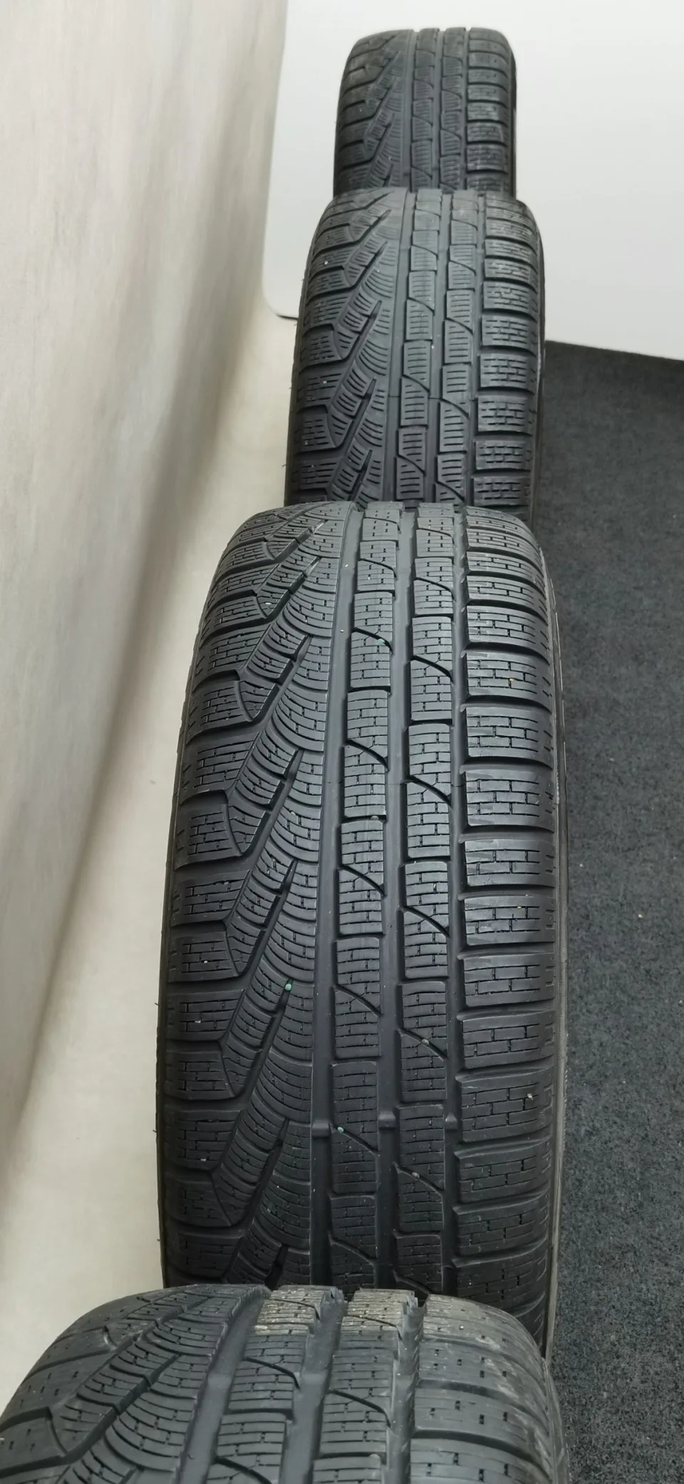 18 Zoll Volkswagen Sebring Silber Winterräder / Pirelli Winter 210 Sottozero Serie 2 AO 235/55 R18 – Bild 2
