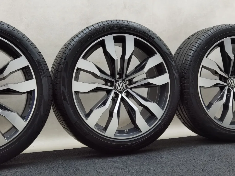 20 Zoll Volkswagen Suzuka Grau glänzend, glanzgedreht Sommerräder / Pirelli Scorpion Verde (Seal Inside) 255/40 R20 – Bild 1