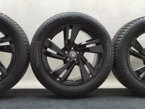 20 Zoll Volkswagen Nevada Schwarz glänzend Winterräder / Goodyear Ultra Grip 8 Performance AO 285/45 R20