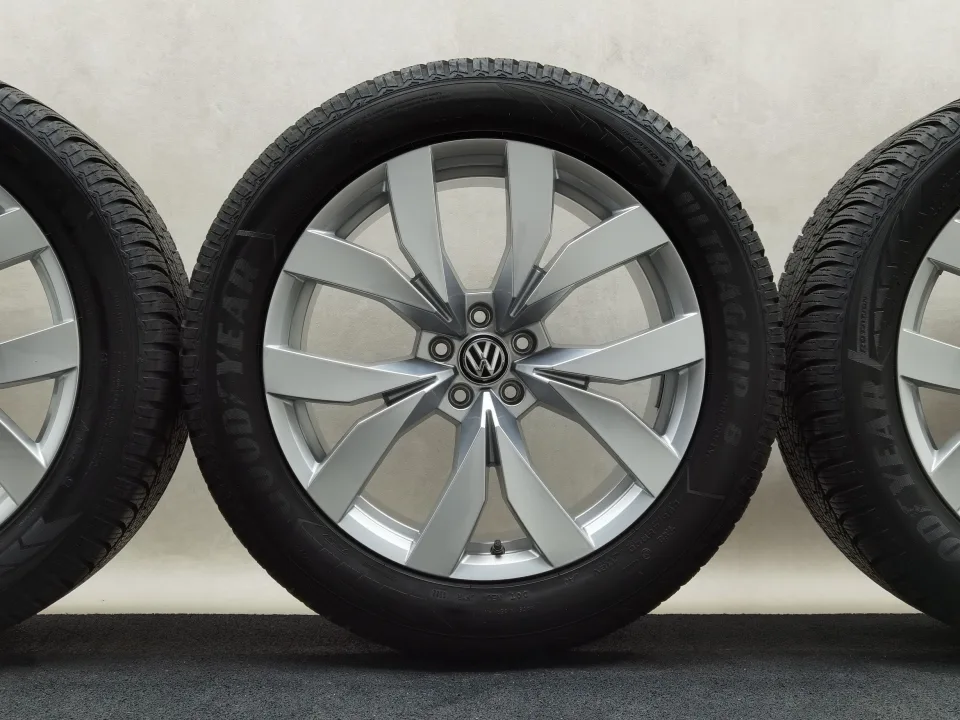 20 Zoll Volkswagen Montero Silber Winterräder / Goodyear Ultra Grip 8 Performance AO 285/45 R20 – Bild 1