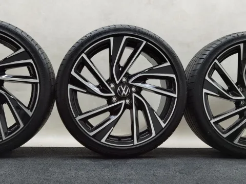 19 Zoll Volkswagen Adelaide Schwarz glänzend, glanzgedreht Sommerräder / Goodyear Eagle F1 Supersport 235/35 R19
