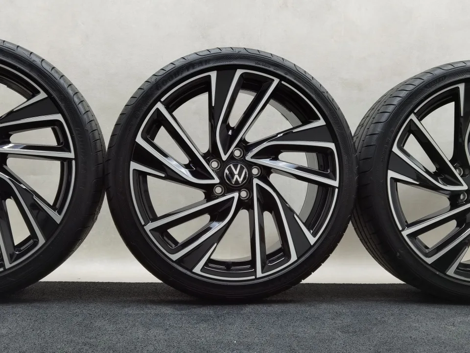 19 Zoll Volkswagen Adelaide Schwarz glänzend, glanzgedreht Sommerräder / Goodyear Eagle F1 Supersport 235/35 R19 – Bild 1