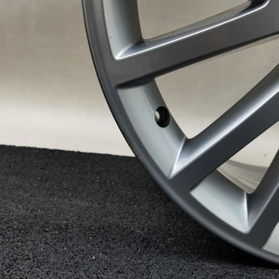 19 Zoll Audi 8-V-Speichen Silber Alufelgen – Bild 10