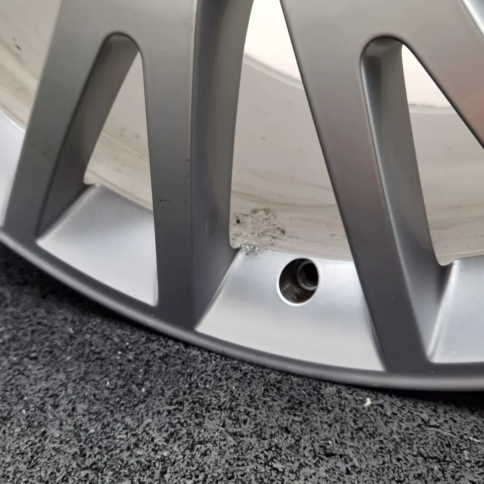 19 Zoll Audi 8-V-Speichen Silber Alufelgen – Bild 7