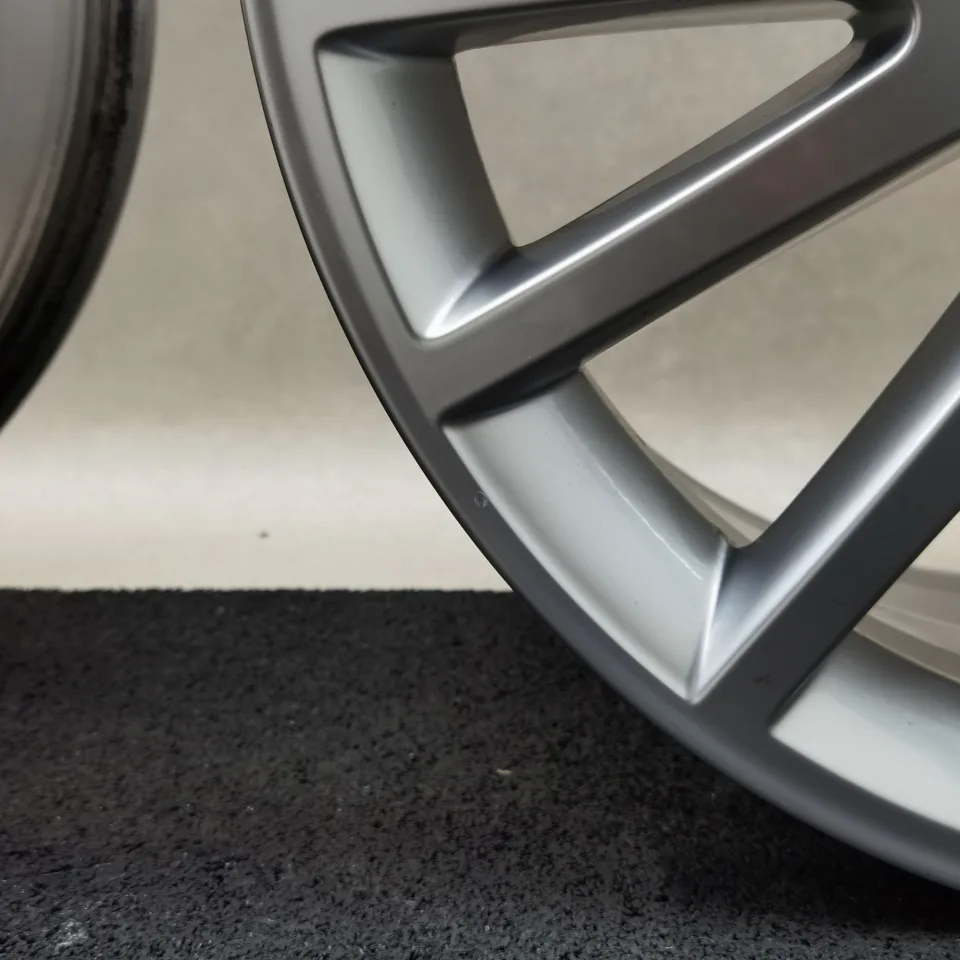 19 Zoll Audi 8-V-Speichen Silber Alufelgen – Bild 12