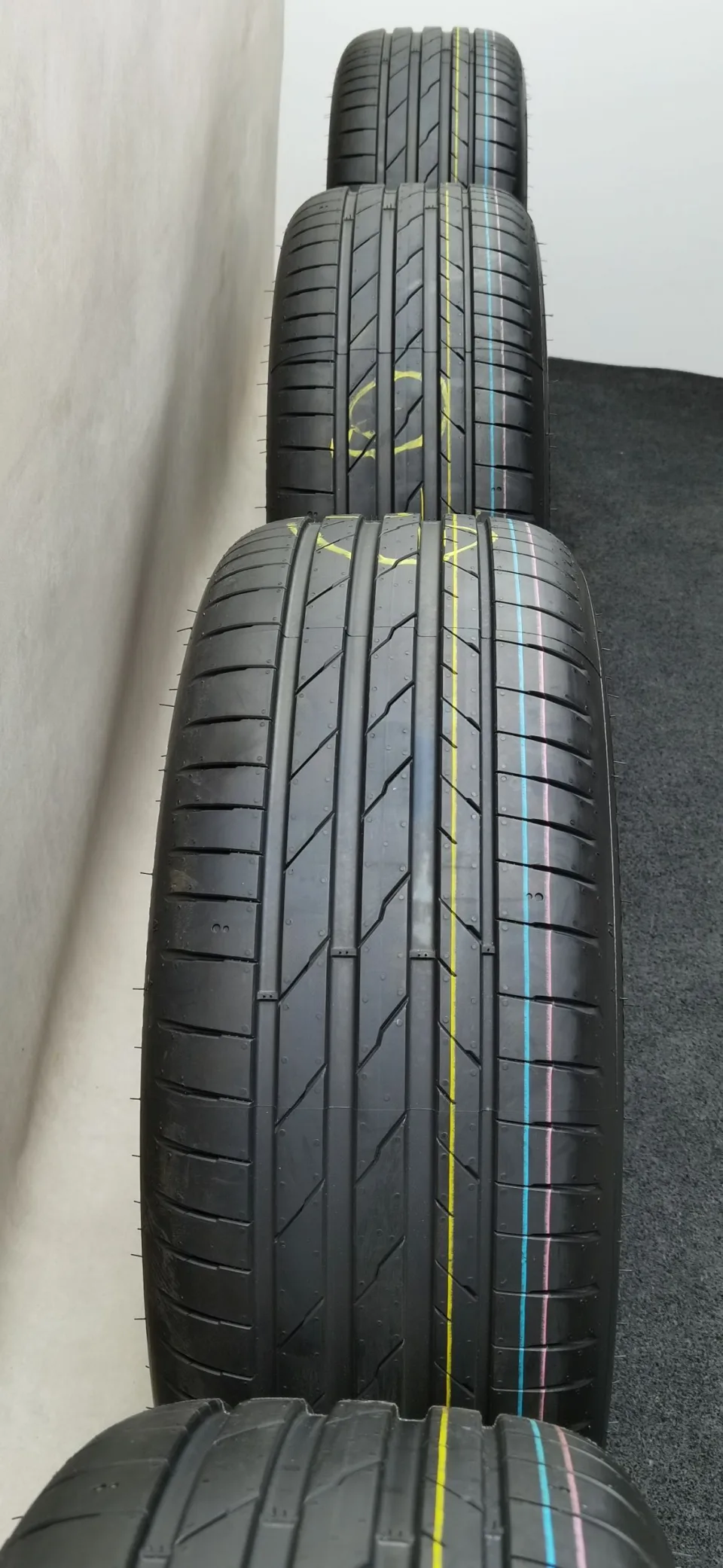18 Zoll Volkswagen Toshima Schwarz glänzend, glanzgedreht Sommerräder / Hankook Ventus evo SUV (K137A) 235/50 R18 – Bild 2