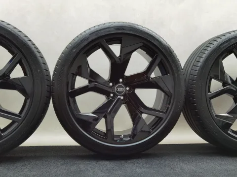 23 Zoll Audi 5-Y-Speichen-Rotor Schwarz glänzend Sommerräder / Hankook Ventus evo SUV 295/35 R23