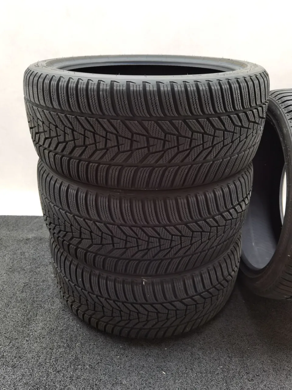Hankook Winter i*cept evo3 (W330) 225/40 R18 Winterreifen – Bild 2