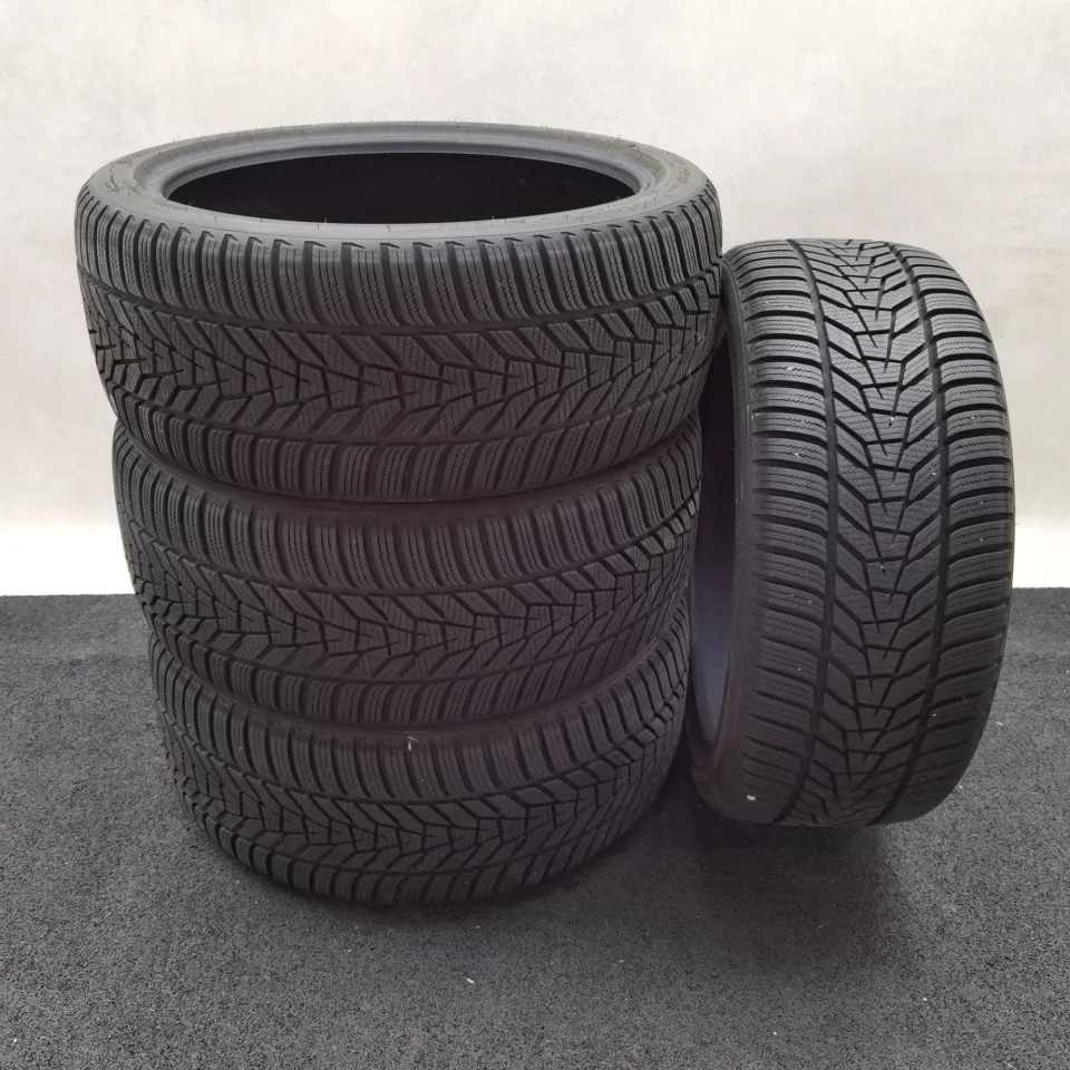 Hankook Winter i*cept evo3 (W330) 225/40 R18 Winterreifen – Bild 1