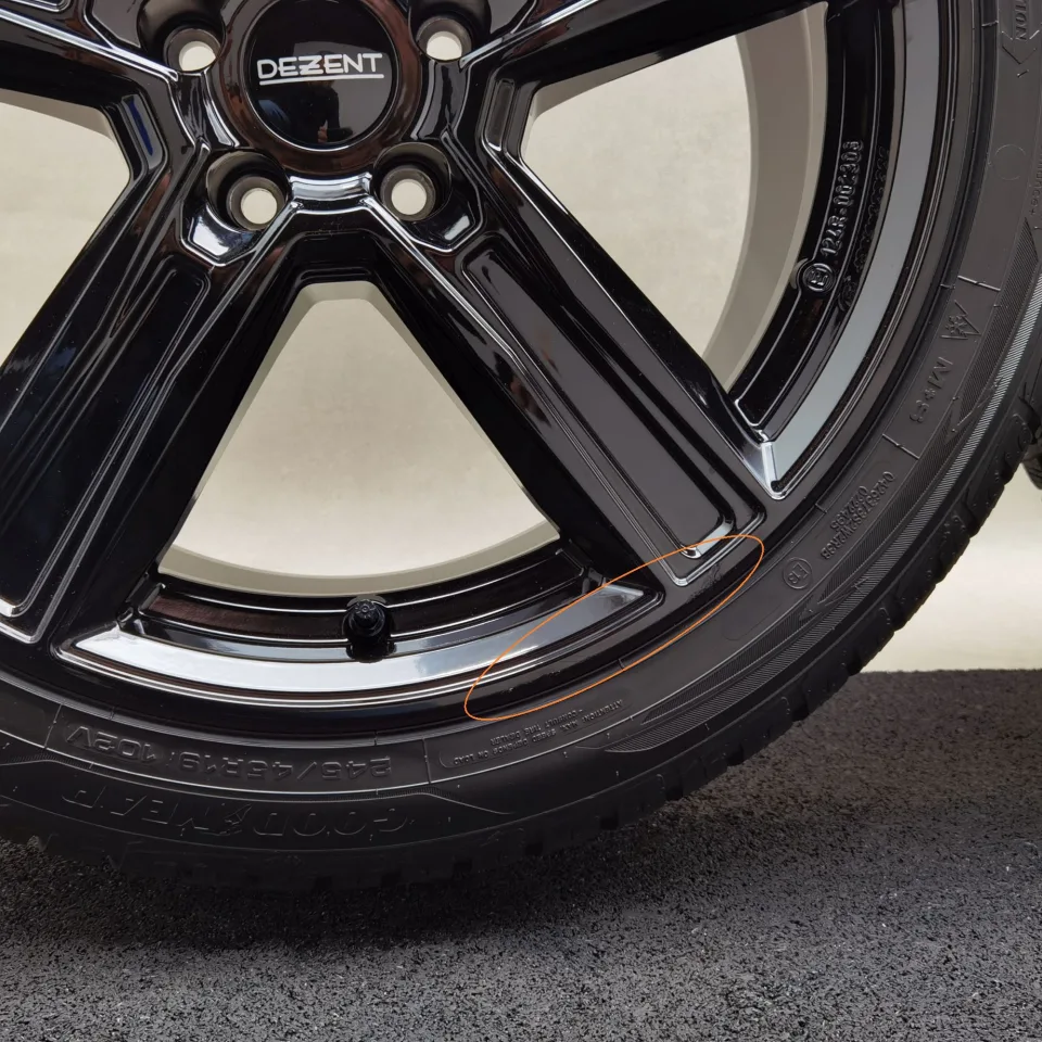19 Zoll Dezent KG Schwarz glänzend Winterräder / Goodyear Ultragrip Performance + 245/45 R19 – Bild 6