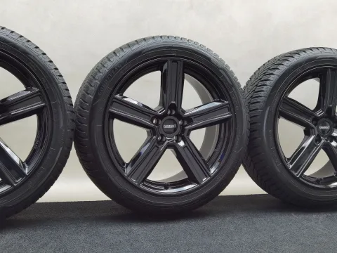 19 Zoll Dezent KG Schwarz glänzend Winterräder / Goodyear Ultragrip Performance + 245/45 R19