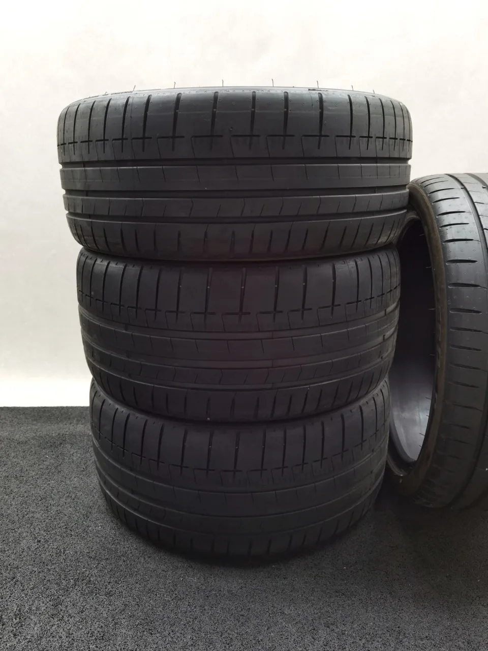 Pirelli P-Zero R (R1) 265/30 R19 Sommerreifen – Bild 2