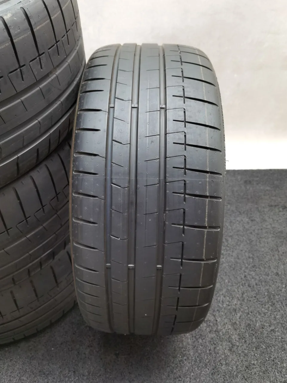 Pirelli P-Zero R (R1) 265/30 R19 Sommerreifen – Bild 3