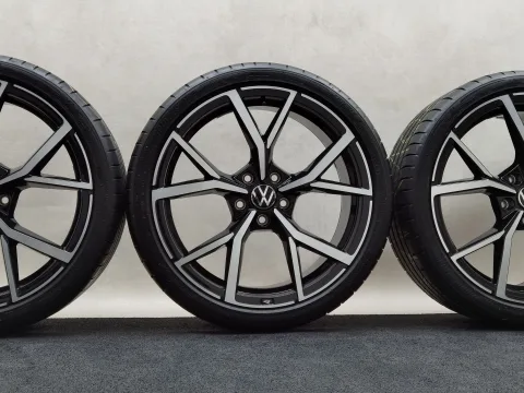 19 Zoll Volkswagen Estoril Schwarz glänzend, glanzgedreht Sommerräder / Bridgestone Potenza S005 (AO) 235/35 R19