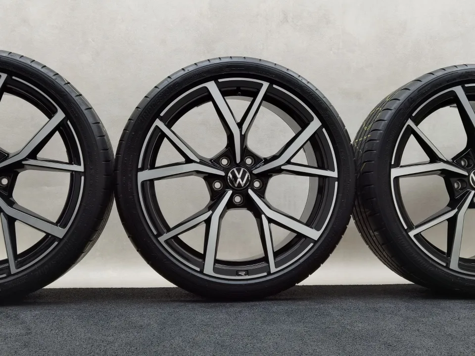 19 Zoll Volkswagen Estoril Schwarz glänzend, glanzgedreht Sommerräder / Bridgestone Potenza S005 (AO) 235/35 R19 – Bild 1