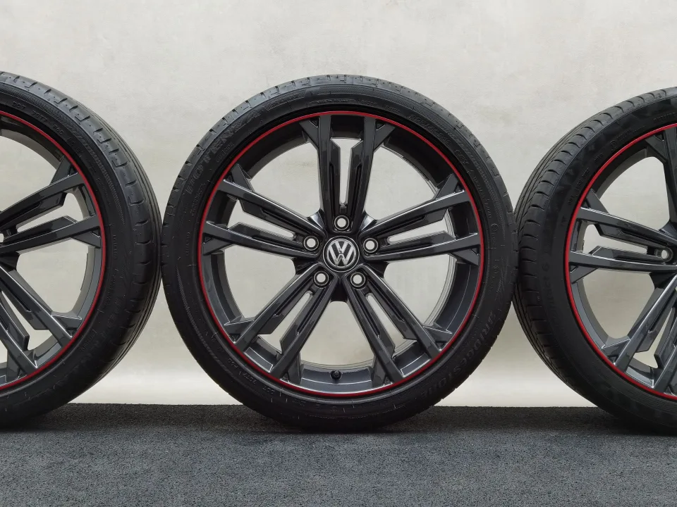 18 Zoll Volkswagen Sevilla Dark graphite, mit rotem Streifen Sommerräder / Continental PremiumContact 6 225/40 R18 – Bild 1