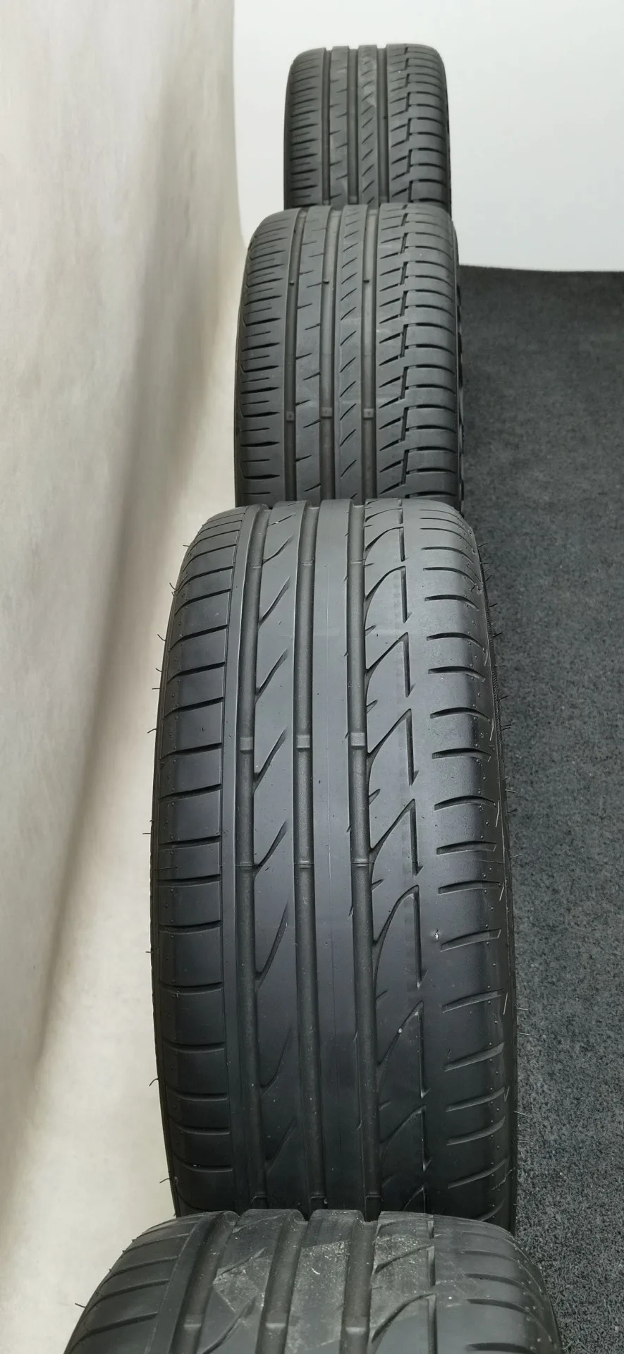 18 Zoll Volkswagen Sevilla Dark graphite, mit rotem Streifen Sommerräder / Continental PremiumContact 6 225/40 R18 – Bild 2