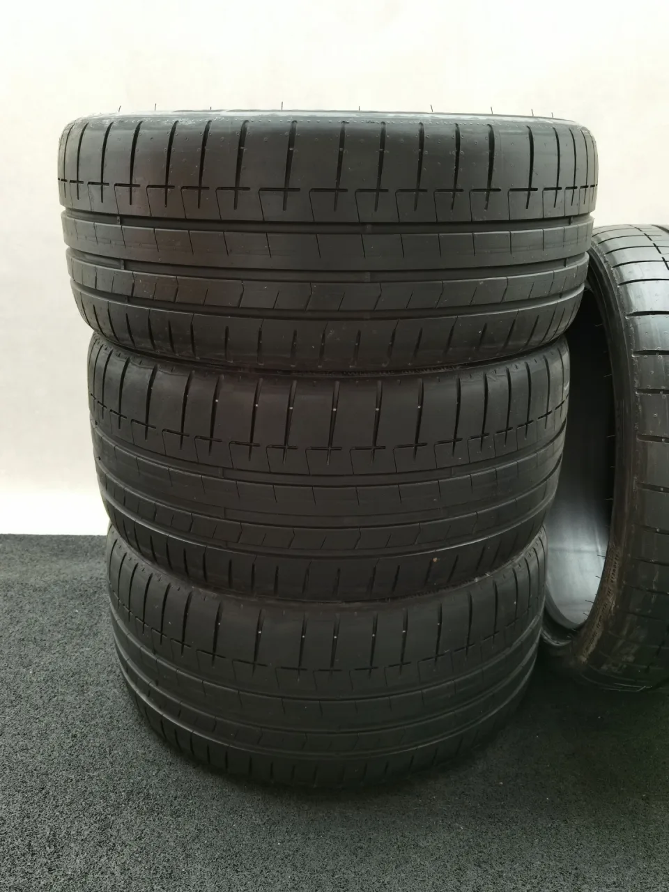 Pirelli P-Zero R (R1) 265/30 R19 Sommerreifen – Bild 2