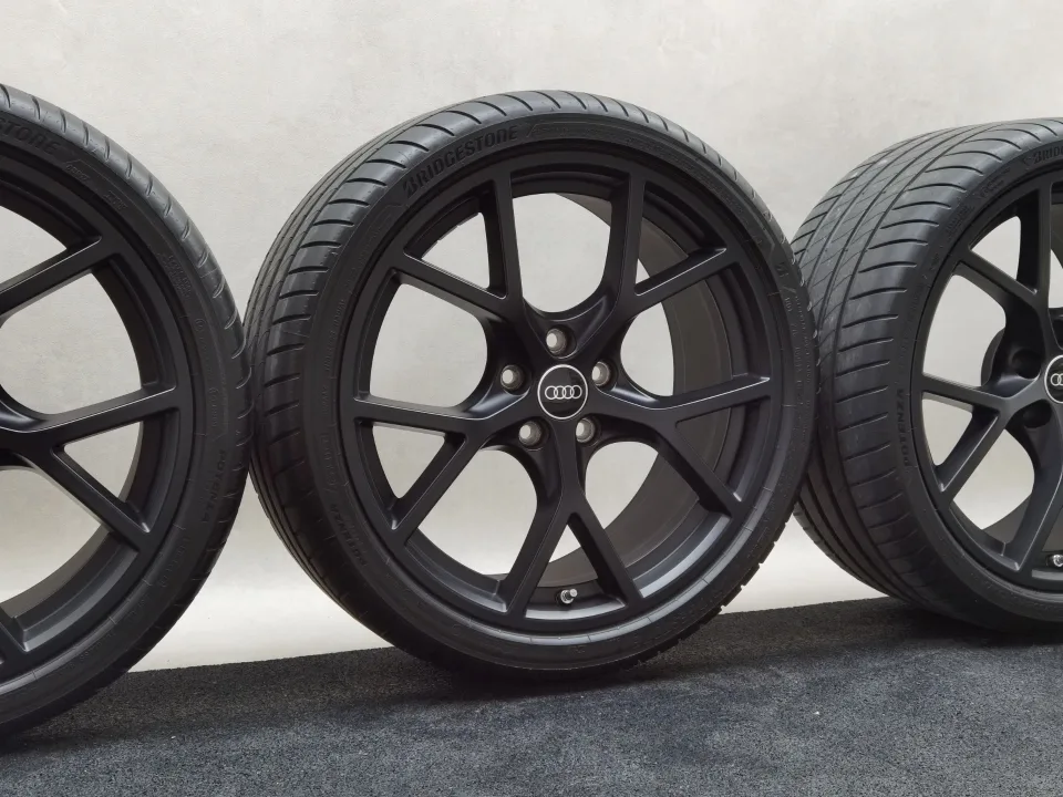 19 Zoll Audi 5-Y-Speichen Schwarz matt Sommerräder / Bridgestone Potenza Sport R2 Enliten 265/30 R19 – Bild 1