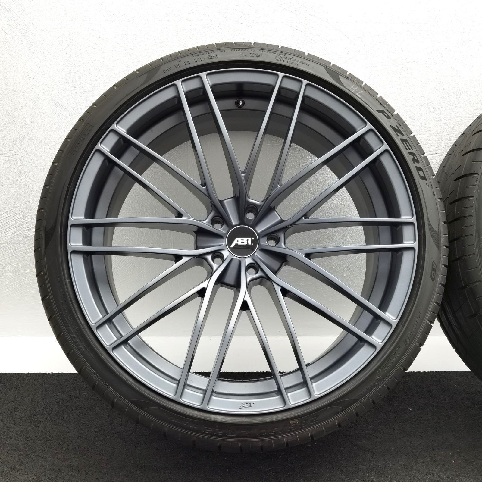 22 Zoll ABT Sportsline HR22 Dark smoke Sommerräder / Pirelli P-Zero PZ4 (AO) PNCS 285/30 R22 – Bild 3