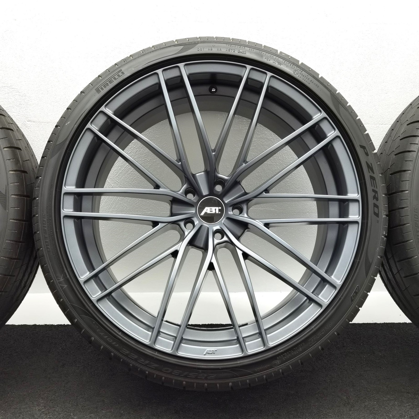 22 Zoll ABT Sportsline HR22 Dark smoke Sommerräder / Pirelli P-Zero PZ4 (AO) PNCS 285/30 R22 – Bild 5