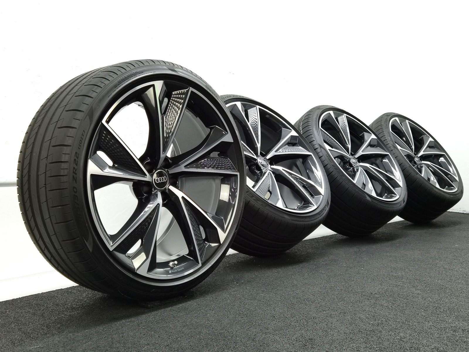 22 Zoll Audi 5-V-Speichen-Struktur Anthrazit glänzend, glanzgedreht Sommerräder / Pirelli P-Zero PZ4 (AO) PNCS 285/30 R22 – Bild 2