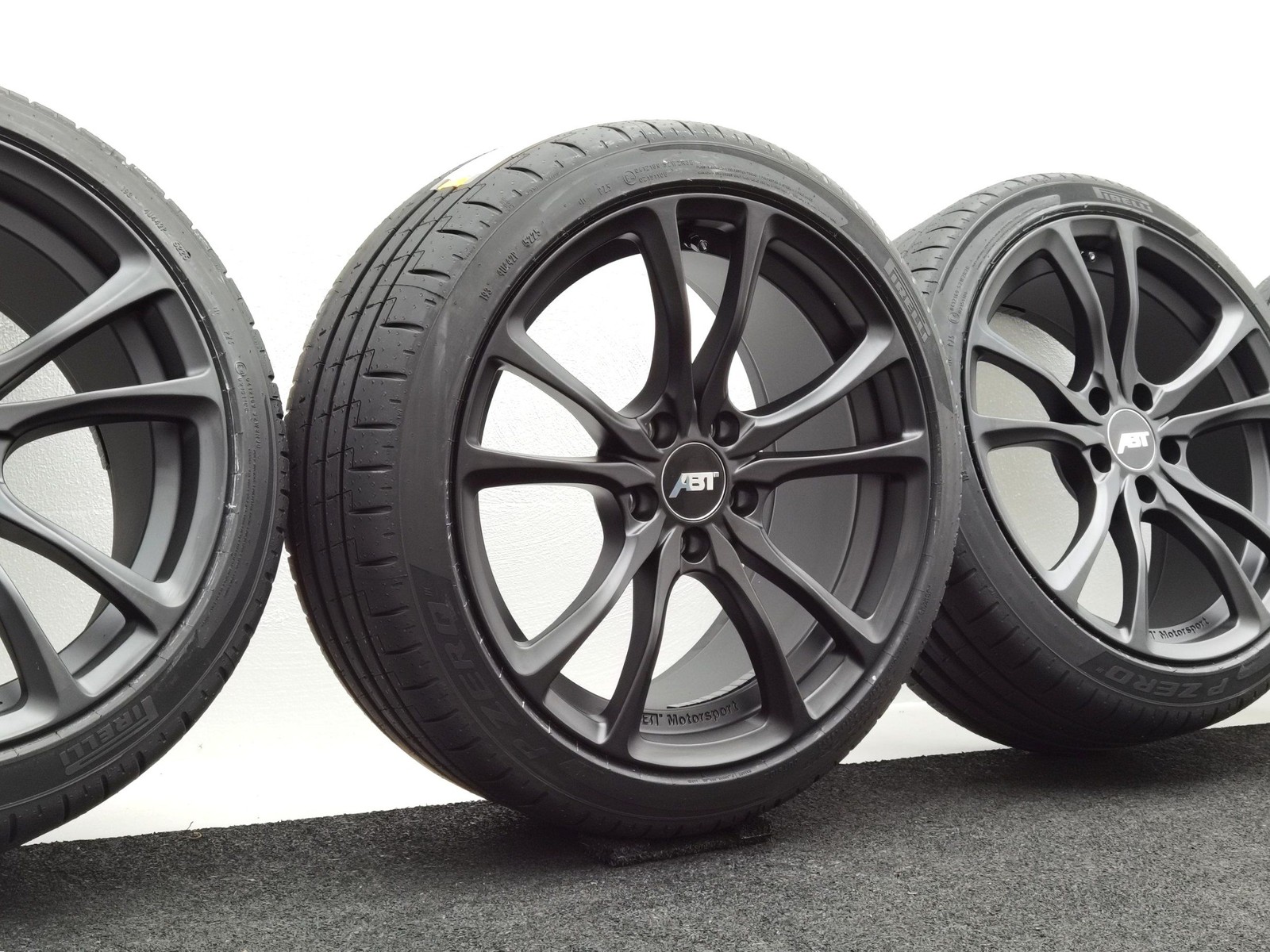 18 Zoll ABT Sportsline ER-C18 Matt black Sommerräder / Pirelli P Zero (PZ5) 225/40 R18