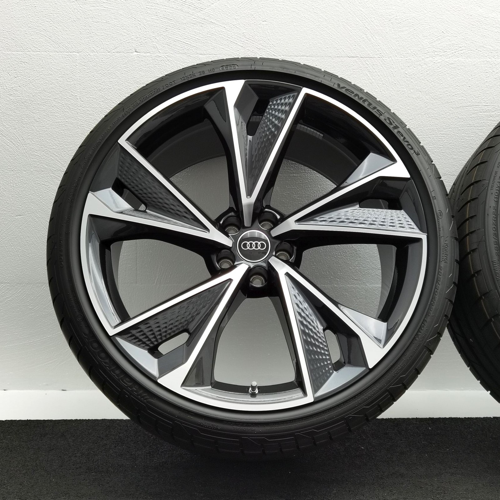22 Zoll Audi 5-V-Speichen-Struktur Anthrazit glänzend, glanzgedreht Sommerräder / Hankook Ventus S1 evo3 (soundabsorber) (AO) 285/30 R22 – Bild 3