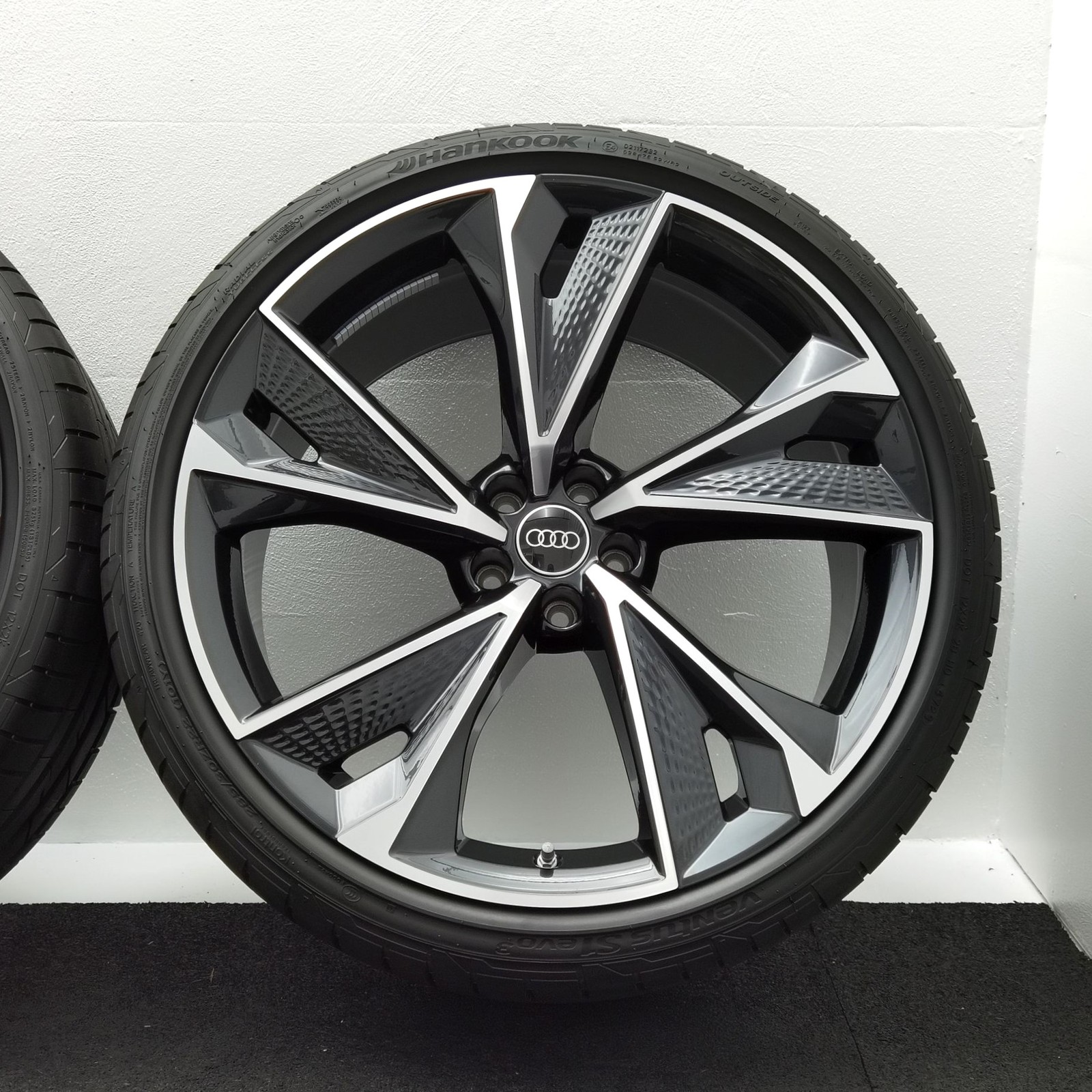 22 Zoll Audi 5-V-Speichen-Struktur Anthrazit glänzend, glanzgedreht Sommerräder / Hankook Ventus S1 evo3 (soundabsorber) (AO) 285/30 R22 – Bild 6