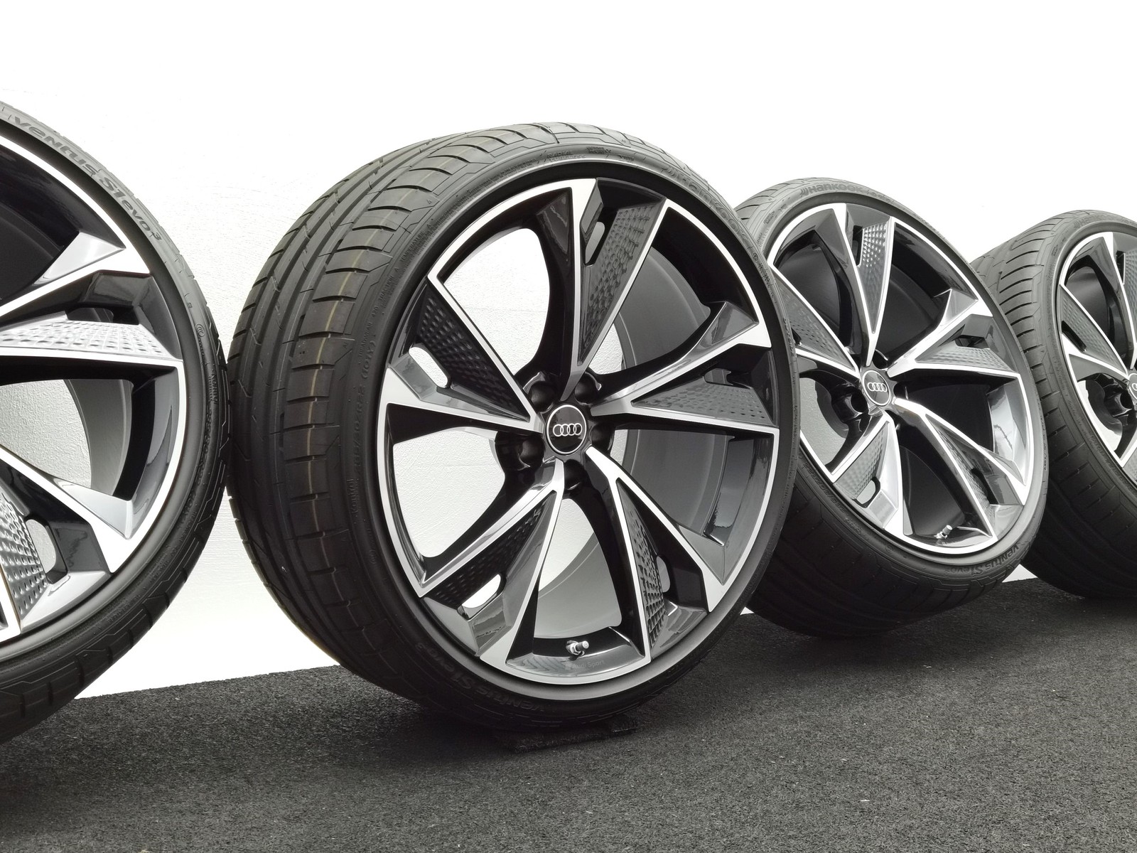 22 Zoll Audi 5-V-Speichen-Struktur Anthrazit glänzend, glanzgedreht Sommerräder / Hankook Ventus S1 evo3 (soundabsorber) (AO) 285/30 R22