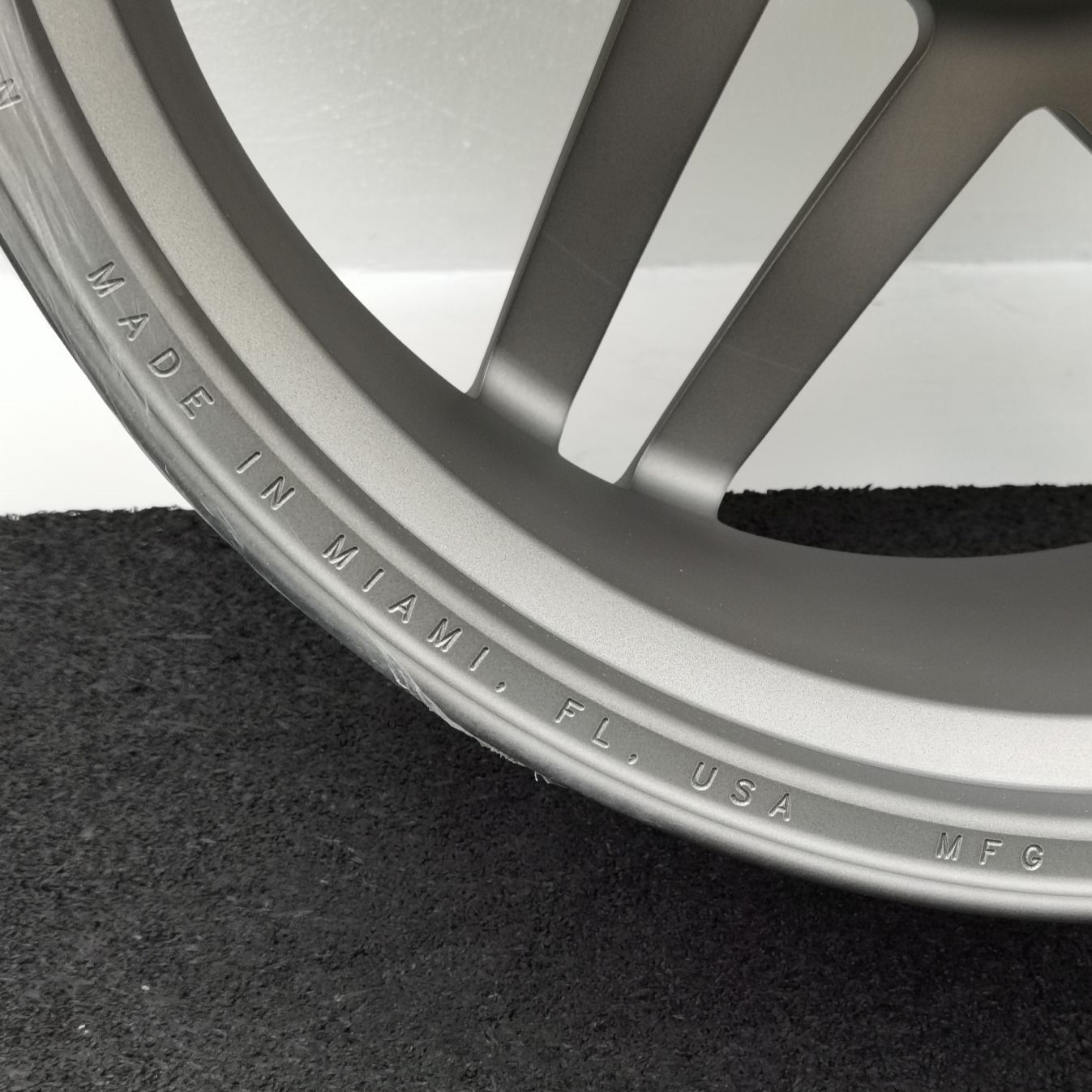 22 Zoll VOSSEN 5-Doppelspeichen Stealth grey, gebürstet Alufelgen – Bild 5