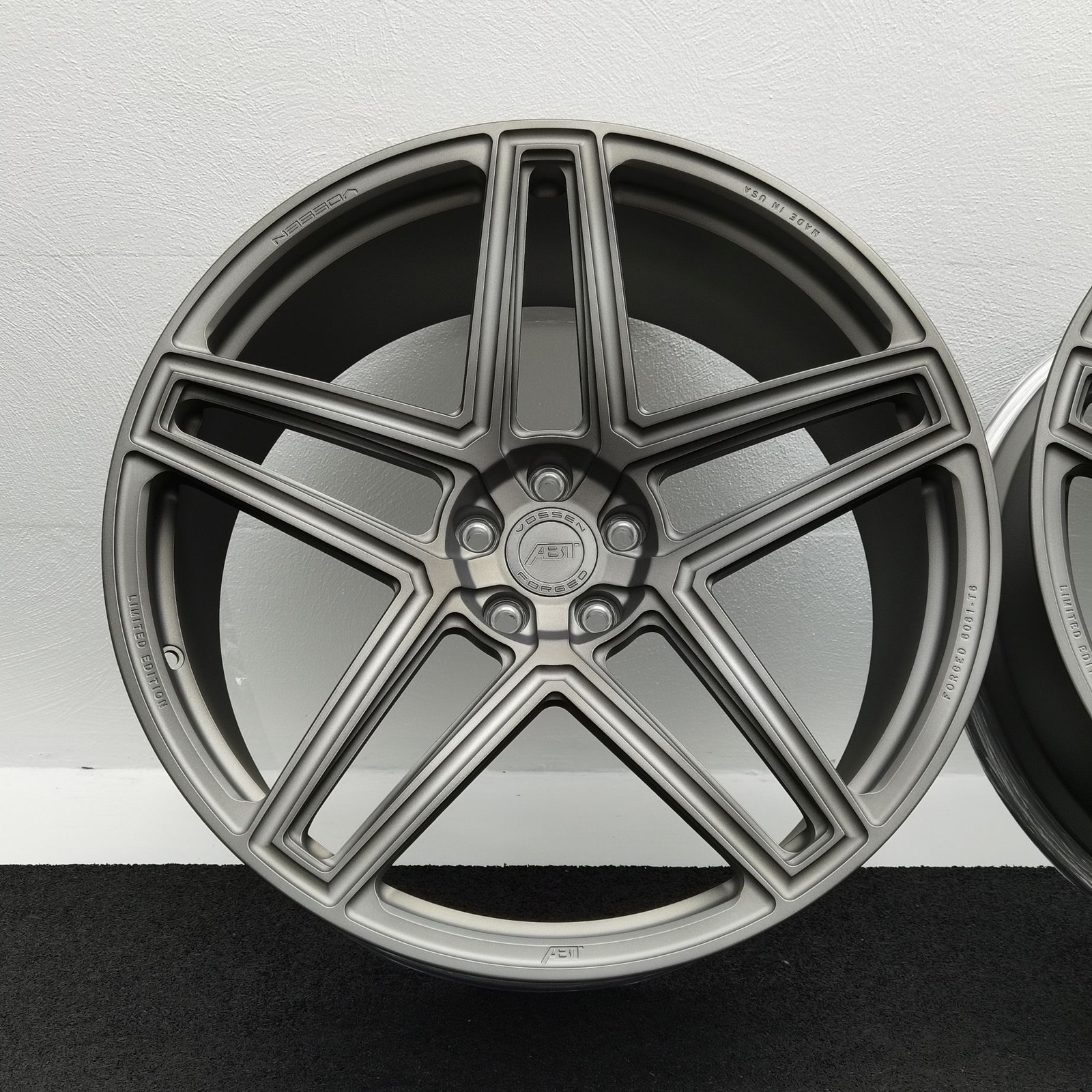 22 Zoll VOSSEN 5-Doppelspeichen Stealth grey, gebürstet Alufelgen – Bild 6