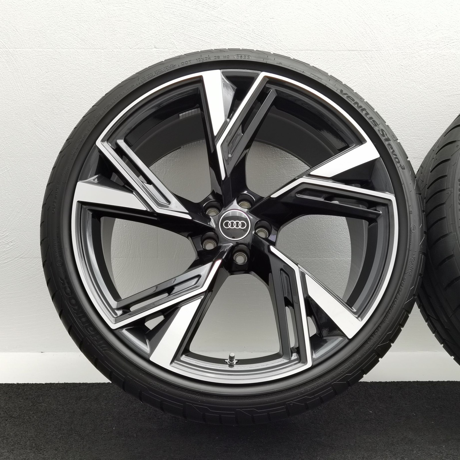 22 Zoll Audi 5-V-Speichen-Trapez Anthrazit glänzend, glanzgedreht Sommerräder / Hankook Ventus S1 evo3 (soundabsorber) (AO) 285/30 R22 – Bild 3