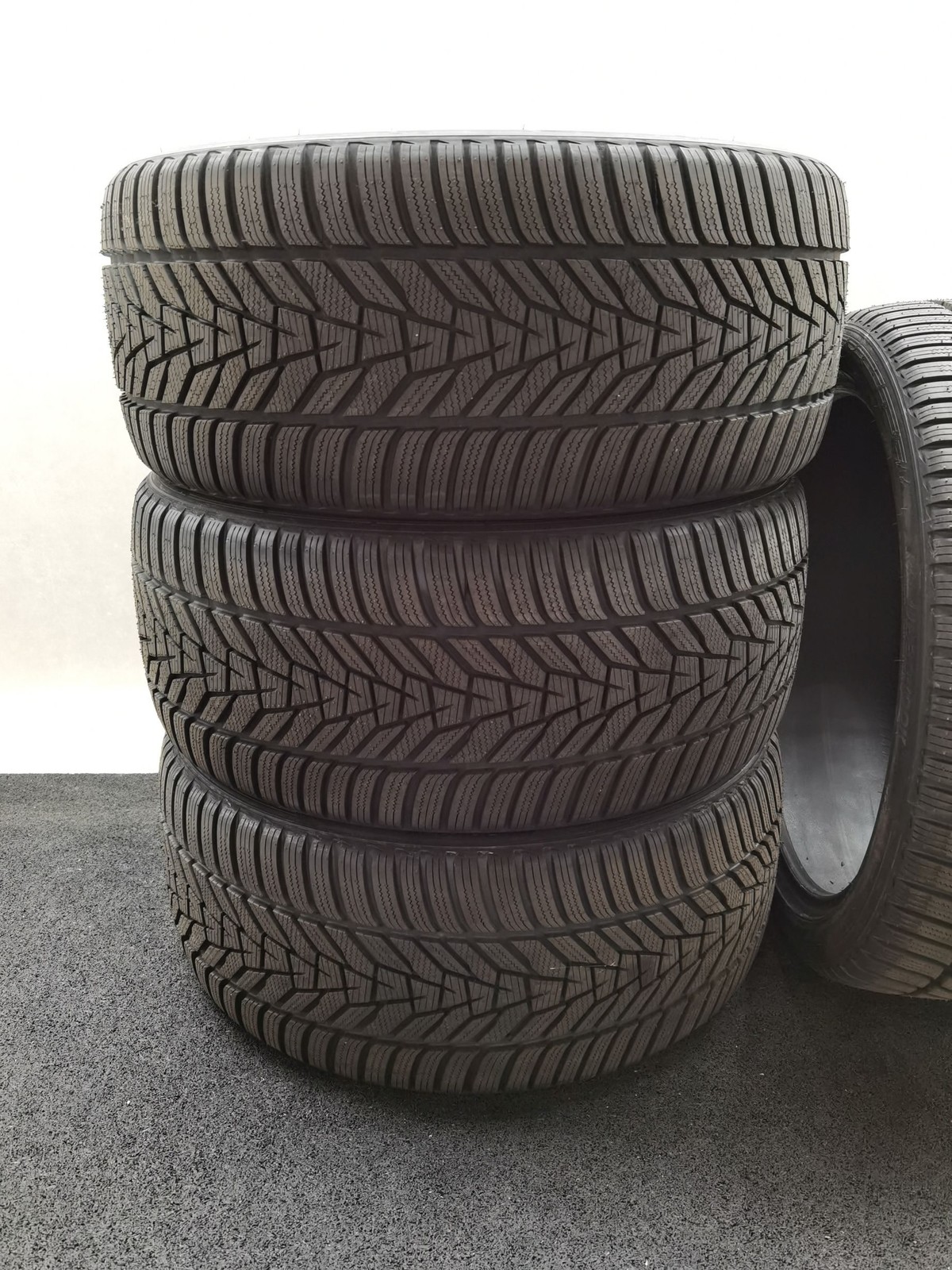 Hankook WiNter i*cept evo3 275/35 R21 Winterreifen – Bild 2