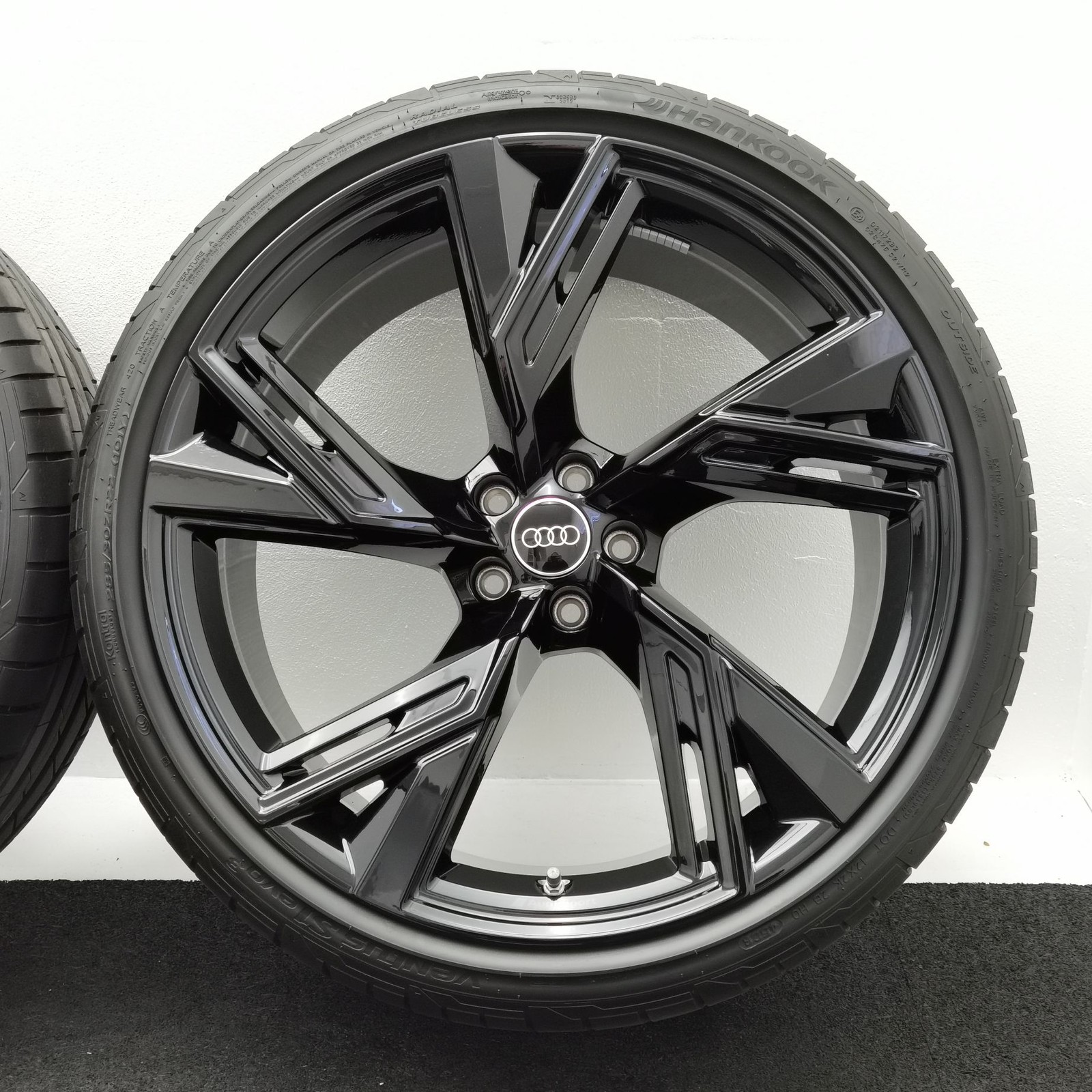 22 Zoll Audi 5-V-Speichen-Trapez Schwarz glänzend Sommerräder / Hankook Ventus S1 evo3 (soundabsorber) (AO) 285/30 R22 – Bild 6