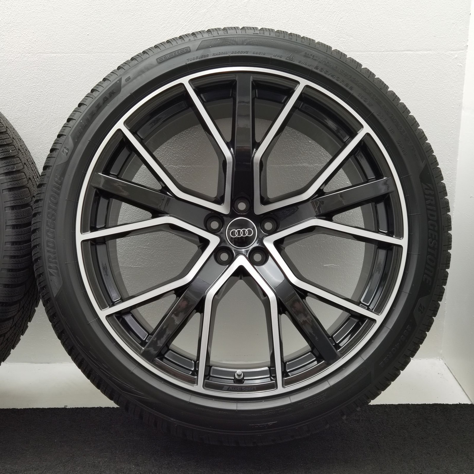 22 Zoll Audi 5-V-Speichen-Stern Anthrazit glänzend, glanzgedreht Winterräder / Bridgestone Blizzak 6 285/40 R22 – Bild 7