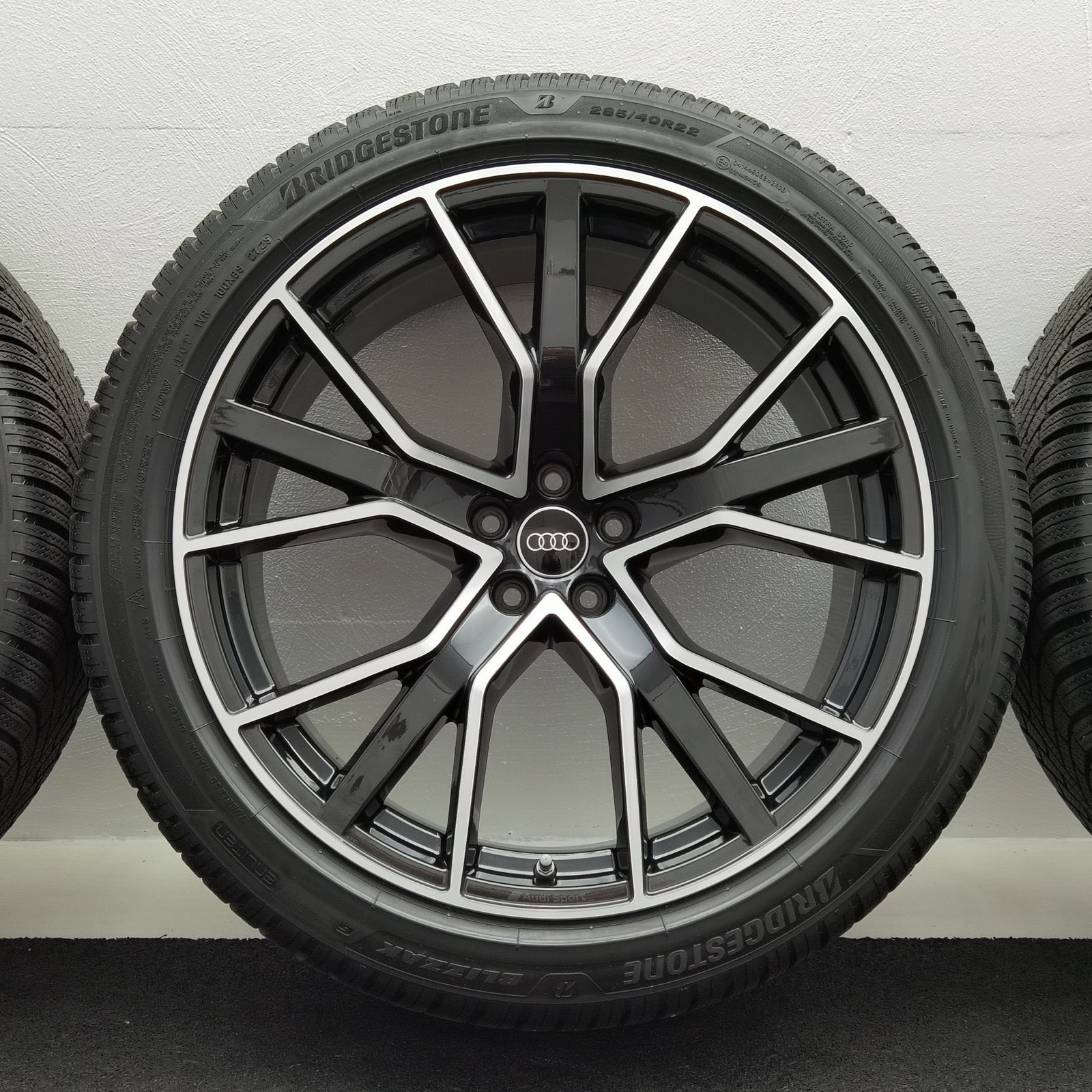 22 Zoll Audi 5-V-Speichen-Stern Anthrazit glänzend, glanzgedreht Winterräder / Bridgestone Blizzak 6 285/40 R22 – Bild 4