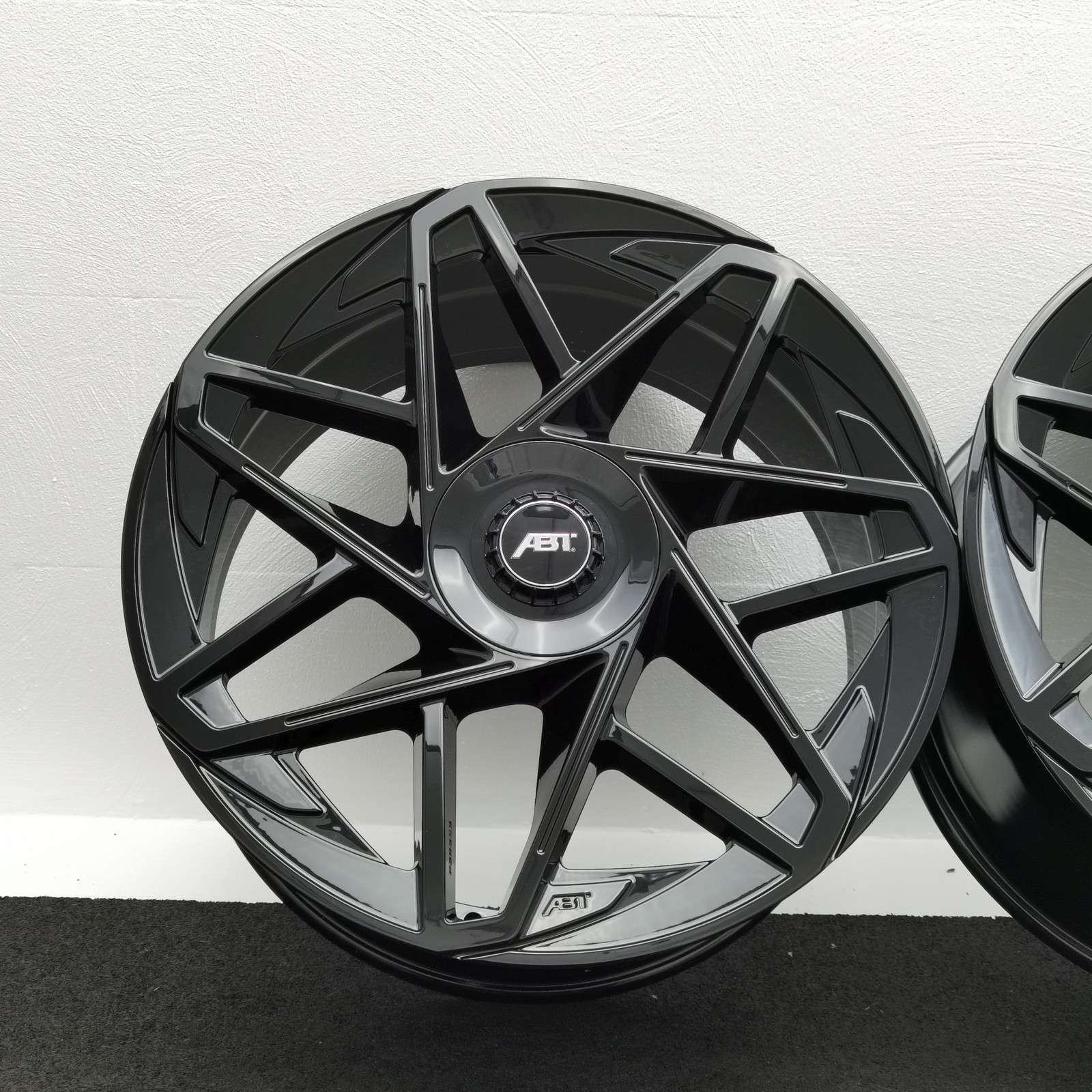 21 Zoll ABT Sportsline EV1 Glossy black Alufelgen – Bild 6
