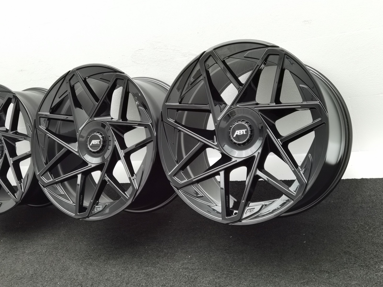 21 Zoll ABT Sportsline EV1 Glossy black Alufelgen – Bild 3