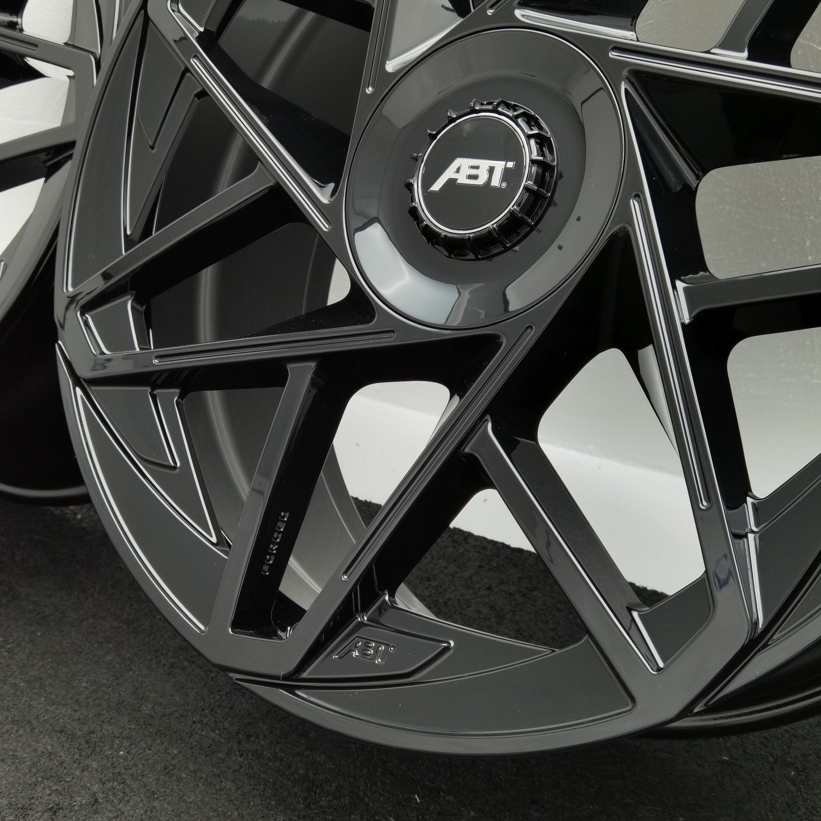 21 Zoll ABT Sportsline EV1 Glossy black Alufelgen – Bild 5